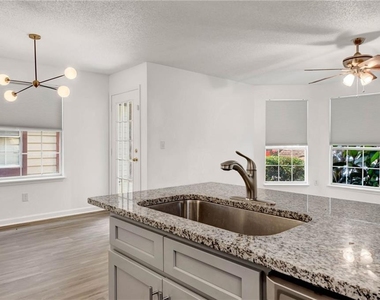 1004 Sandy Lane Drive - Photo Thumbnail 10