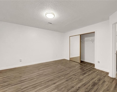 1004 Sandy Lane Drive - Photo Thumbnail 15
