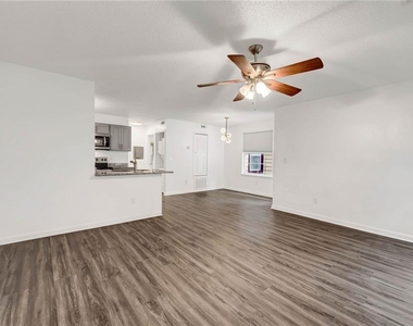 1004 Sandy Lane Drive - Photo Thumbnail 4