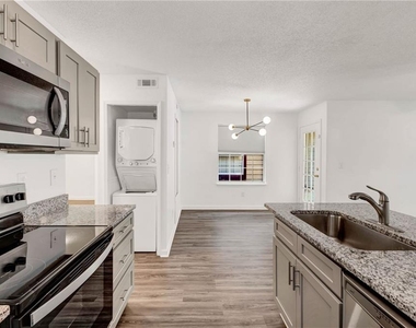 1004 Sandy Lane Drive - Photo Thumbnail 9