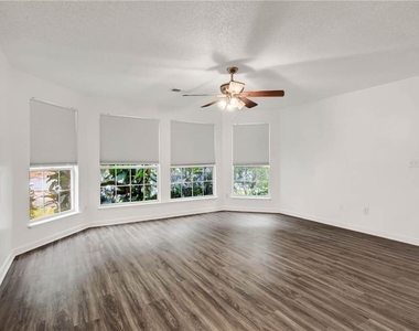 1004 Sandy Lane Drive - Photo Thumbnail 3