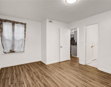 1004 Sandy Lane Drive - Photo Thumbnail 13