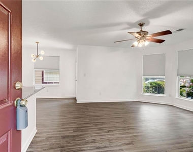 1004 Sandy Lane Drive - Photo Thumbnail 2