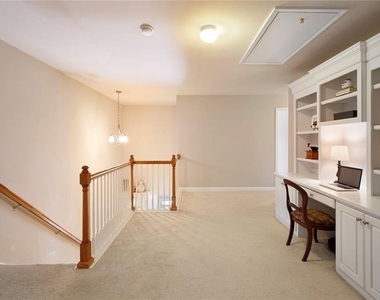 1404 Lexington Dr - Photo Thumbnail 14
