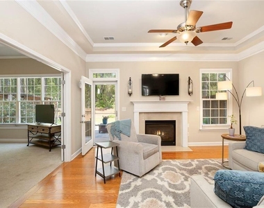 1404 Lexington Dr - Photo Thumbnail 6