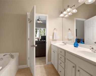 1404 Lexington Dr - Photo Thumbnail 19