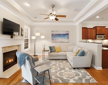 1404 Lexington Dr - Photo Thumbnail 4