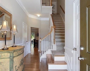 1404 Lexington Dr - Photo Thumbnail 13