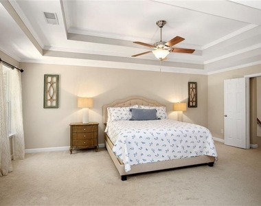 1404 Lexington Dr - Photo Thumbnail 16