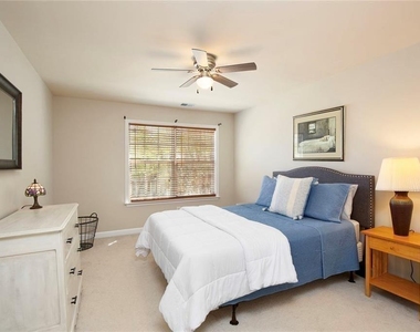 1404 Lexington Dr - Photo Thumbnail 22