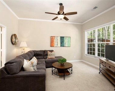 1404 Lexington Dr - Photo Thumbnail 8