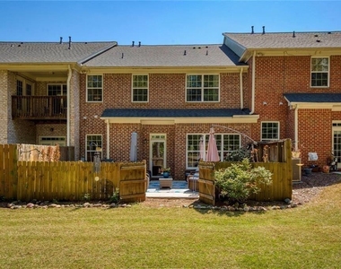 1404 Lexington Dr - Photo Thumbnail 28