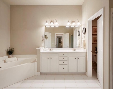 1404 Lexington Dr - Photo Thumbnail 20