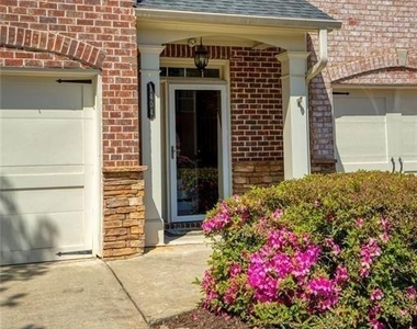1404 Lexington Dr - Photo Thumbnail 1