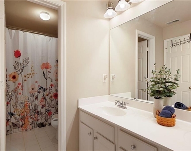 1404 Lexington Dr - Photo Thumbnail 23