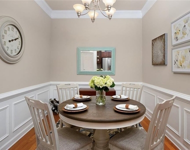 1404 Lexington Dr - Photo Thumbnail 9