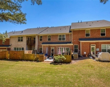 1404 Lexington Dr - Photo Thumbnail 27