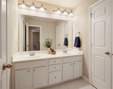1404 Lexington Dr - Photo Thumbnail 21
