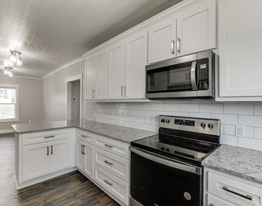 4615 S Lee Street - Photo Thumbnail 17