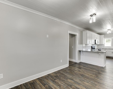 4615 S Lee Street - Photo Thumbnail 11