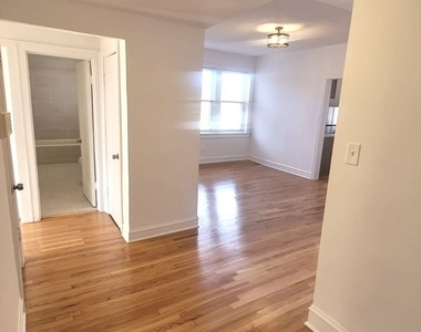 1107 N Avers Avenue - Photo Thumbnail 3