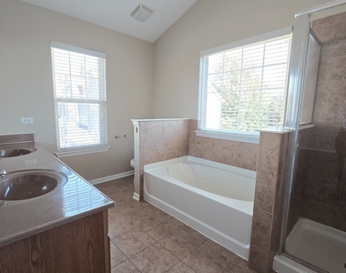 3401 Kentshire Circle - Photo Thumbnail 10