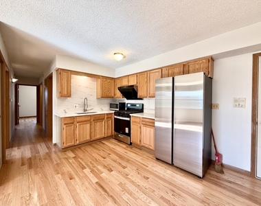 222 W 26th Street - Photo Thumbnail 8