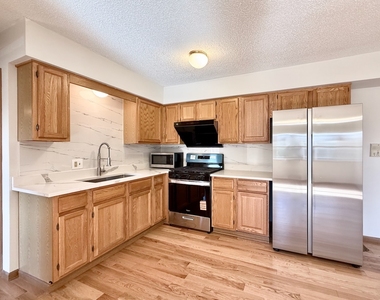222 W 26th Street - Photo Thumbnail 4
