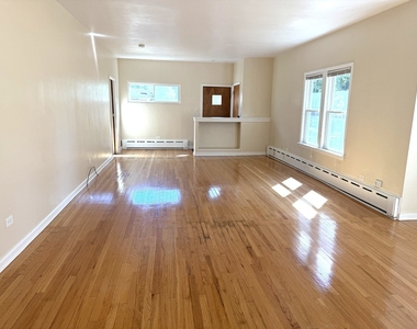 544 S Arlington Avenue - Photo Thumbnail 2