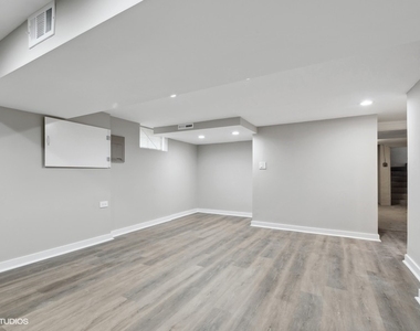 2490 Green Bay Road - Photo Thumbnail 11