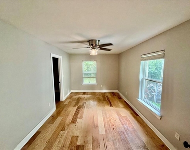 946 Hubbard Street Sw - Photo Thumbnail 8