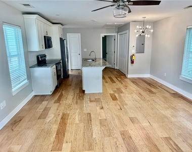 946 Hubbard Street Sw - Photo Thumbnail 4