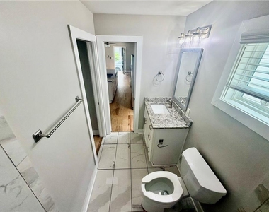 946 Hubbard Street Sw - Photo Thumbnail 6
