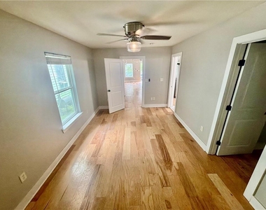 946 Hubbard Street Sw - Photo Thumbnail 7