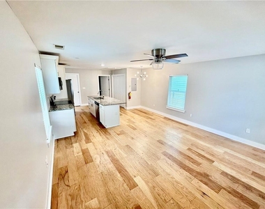 946 Hubbard Street Sw - Photo Thumbnail 9