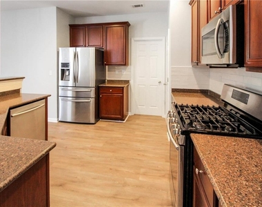 258 Brookcliff Drive - Photo Thumbnail 5