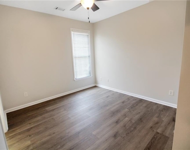 258 Brookcliff Drive - Photo Thumbnail 18