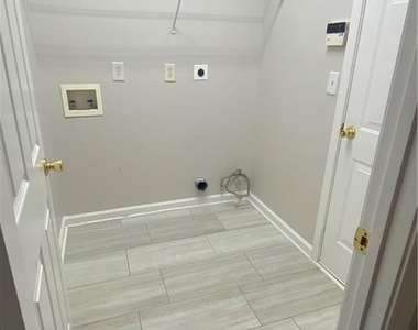 258 Brookcliff Drive - Photo Thumbnail 26