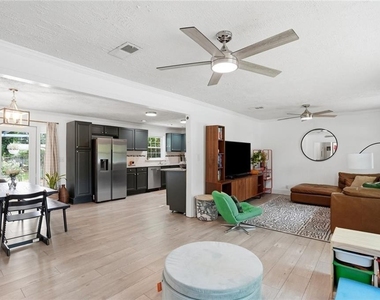 1720 Mary Lou Lane Se - Photo Thumbnail 3