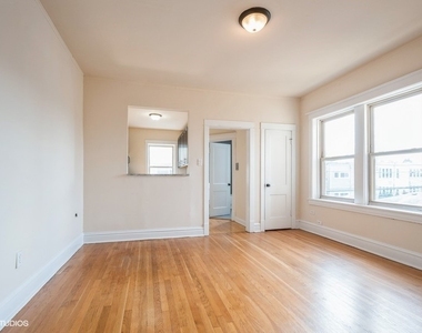 4248 N Lamon Avenue - Photo Thumbnail 1