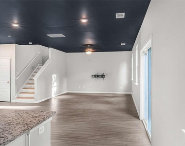 2054 Maplewood Way - Photo Thumbnail 7