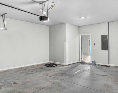 2054 Maplewood Way - Photo Thumbnail 10