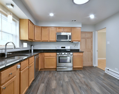 1530 Clinton Place - Photo Thumbnail 7
