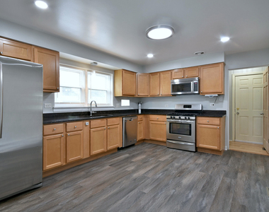 1530 Clinton Place - Photo Thumbnail 8