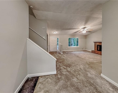 4579 N Woodlake Lane Se - Photo Thumbnail 6