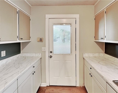 4579 N Woodlake Lane Se - Photo Thumbnail 4