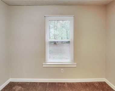 4579 N Woodlake Lane Se - Photo Thumbnail 7
