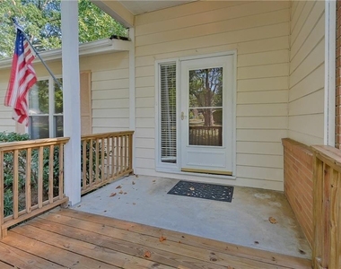 1935 Inverness Road Se - Photo Thumbnail 1
