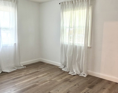 1810 Rebecca Drive - Photo Thumbnail 9