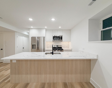 2113 N Kenmore Avenue - Photo Thumbnail 4